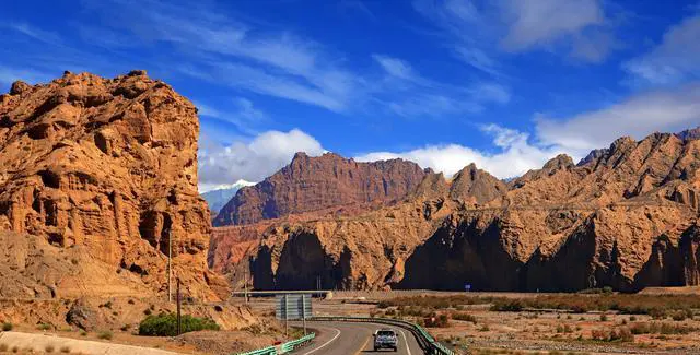 新疆的独库公路风景图