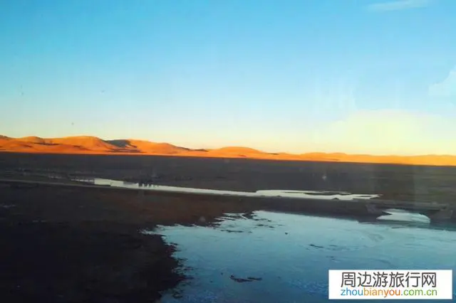 有哪些地方适合喜欢自然风光的游客乘火车出行？