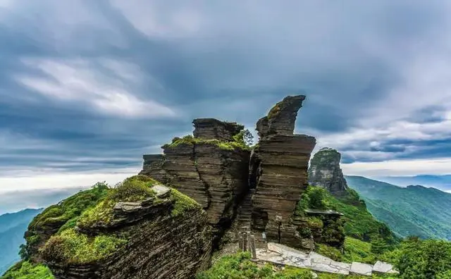 一直想去梵净山，听说有好多台阶，体力不是很好的人，能上去吗？