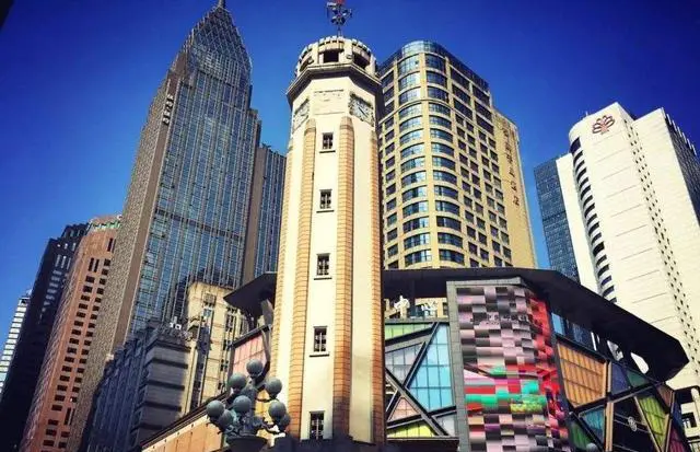 想买房子，重庆和成都哪个好？