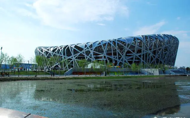 在北京呆一周，如何规划游玩线路？该玩哪些景点，吃哪些小吃呢？