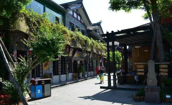 成都周边自驾游一天有什么好玩的地方?