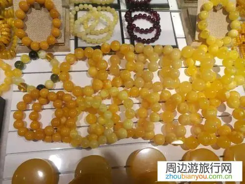 去俄罗斯旅游,给姐妹带什么礼物比较合适?最好是精致一点的?