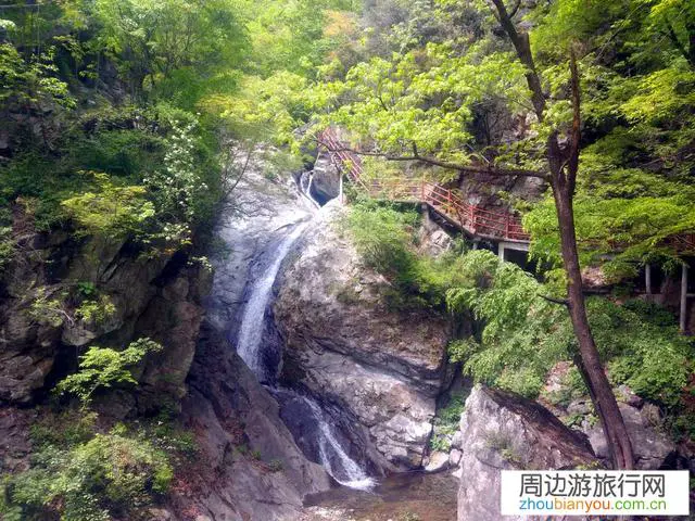 这个季节适合去哪里旅游？