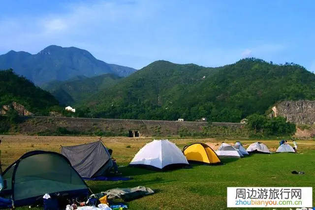 自驾游在远离城市乡村的地方，如何寻找安全宿营地？