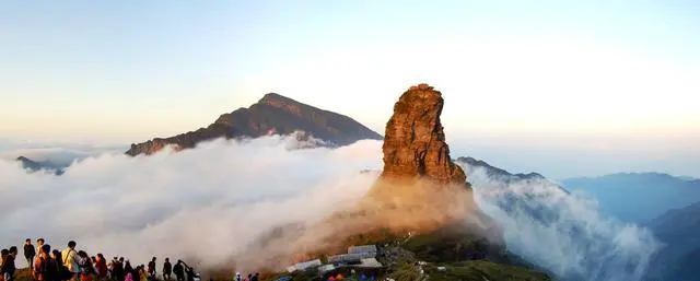 一直想去梵净山，听说有好多台阶，体力不是很好的人，能上去吗？