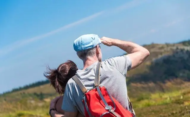 退休了，什么旅游方式最好？