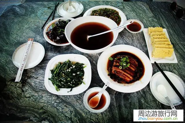 夏天在农家乐避暑,是城里不少老年人的选择,你如何看待此事?