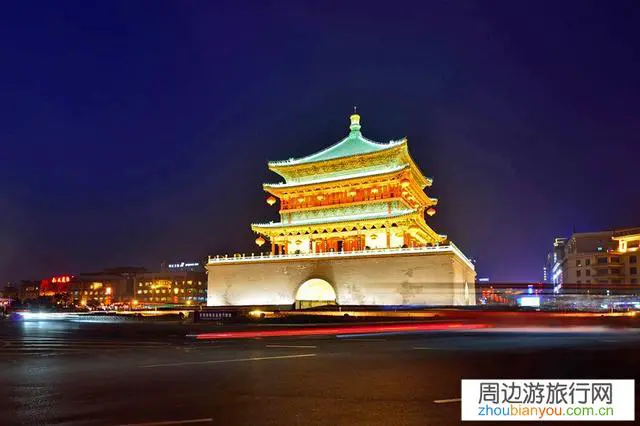 西安：游客没带现金被公交售票员赶下车，公交公司致歉, 你怎么看？