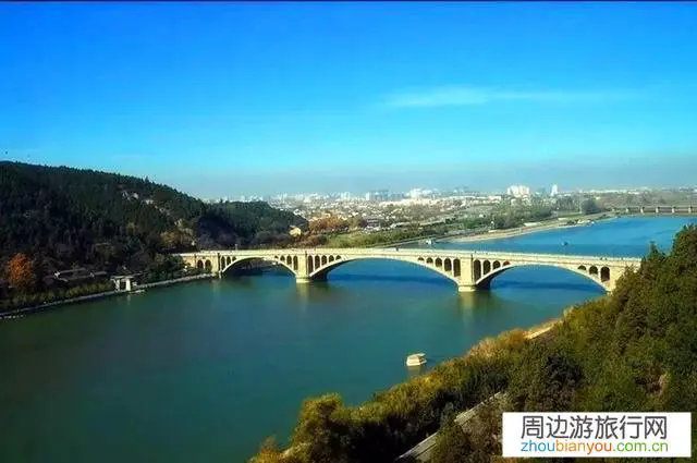 洛阳到南阳的二广高速公路沿线风景不错，沿途都有什么好玩地方？