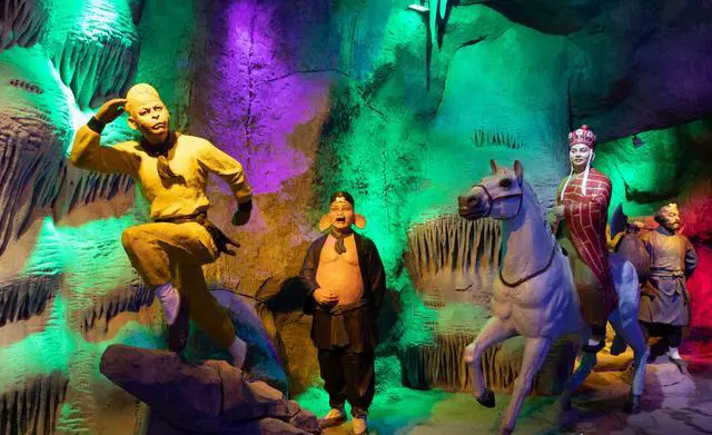 武汉木兰草原和木兰水镇哪个好玩？