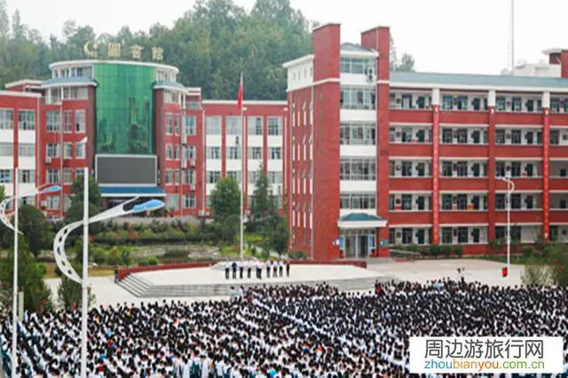 游客在景区捡到珍贵钱币，应该归景区所有，还是归游客所有？