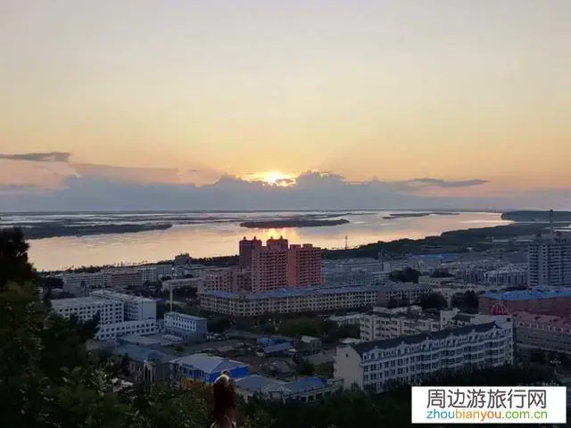 能分享一下你拍摄的美丽日出照片和你当时的拍摄感悟吗?