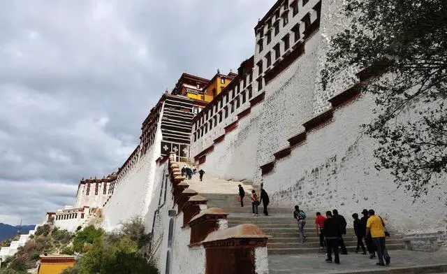 拉萨布达拉宫旅游攻略