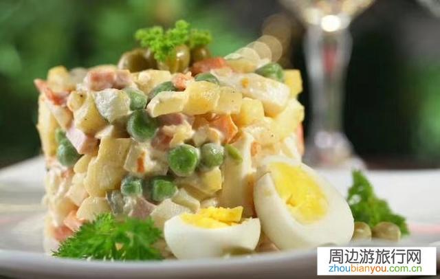 两个女学生冬天去哈尔滨旅游四五天左右，大概要花多少钱？