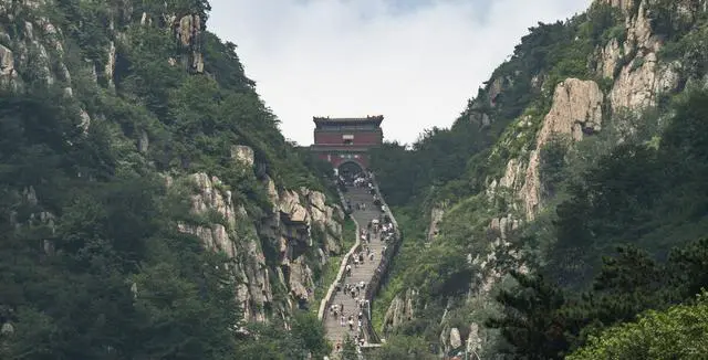 三山五岳、四大道教名山、四大佛教名山指的是哪些山？