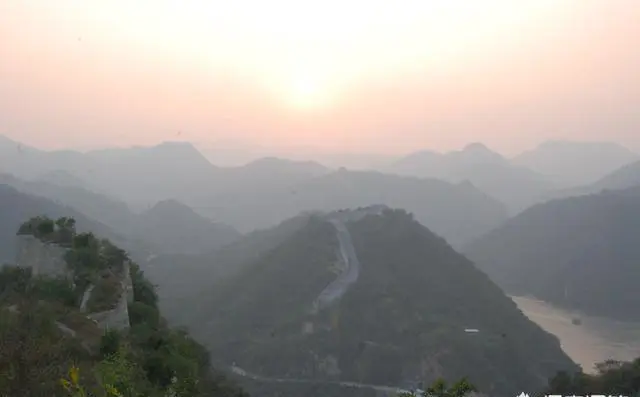 在北京呆一周，如何规划游玩线路？该玩哪些景点，吃哪些小吃呢？