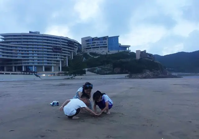 有哪些风景不错而且海鲜性比价高的城市可以推荐？