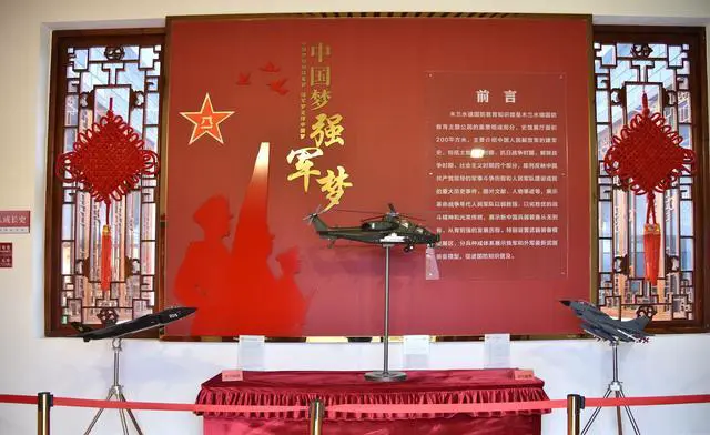 武汉木兰草原和木兰水镇哪个好玩？