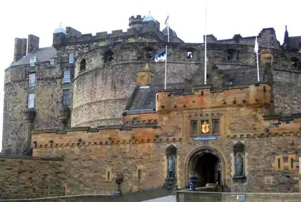 去景点不宜和什么一起拍照？