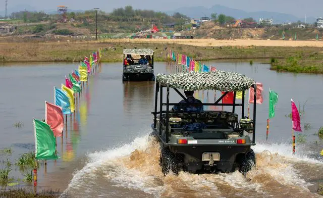 武汉木兰草原和木兰水镇哪个好玩？