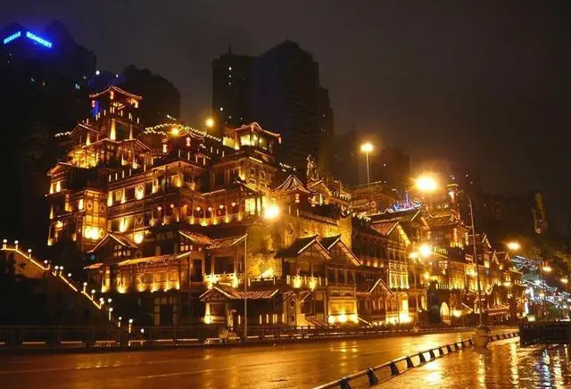 四个人去重庆玩两天行程该怎么安排？