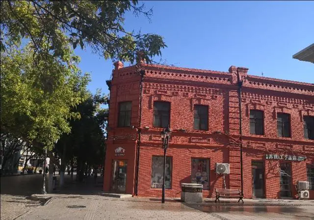 首批「全国示范步行街」获确认，南京夫子庙、杭州湖滨路、重庆解放碑上榜，还有哪些步行街值得提名？