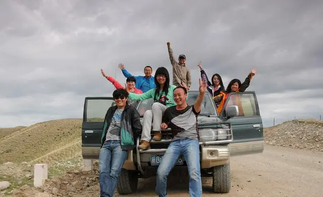 新疆和西藏哪个更适合自驾游?