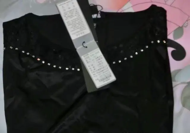 旅游区的商品都比别的地方贵,你买过哪些物品?有什么看法?