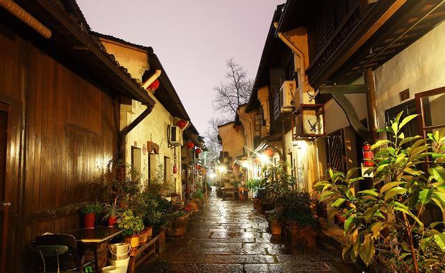 国庆去杭州旅游该准备什么样的衣服？