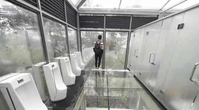 国内首个透明公厕在长沙开放,敢上吗?