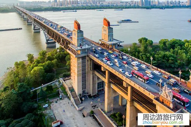 国庆七日游，武汉、南京、西安、成都四座城市中挑选，你认为去哪最有价值？为什么？