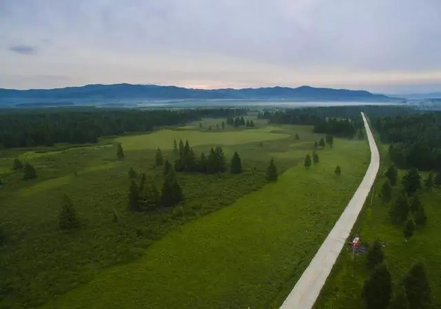 七月天气比较热，去哪里旅游更适合避暑，景色也赏心悦目？