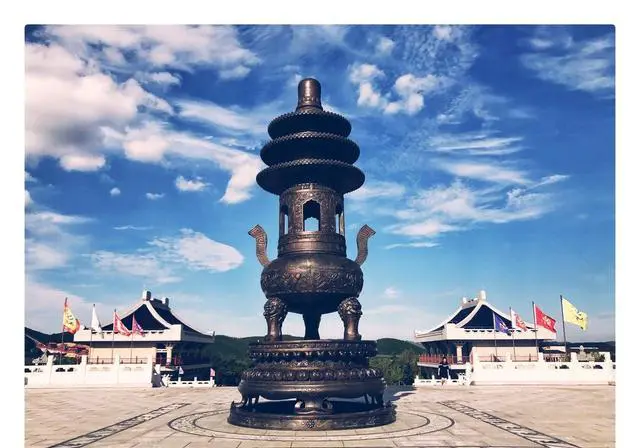 我和老伴退休金每月两万多，可以全国自驾游吗？