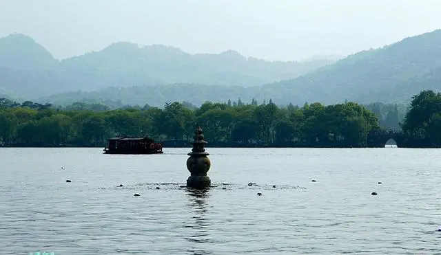 三潭印月有什么特色？