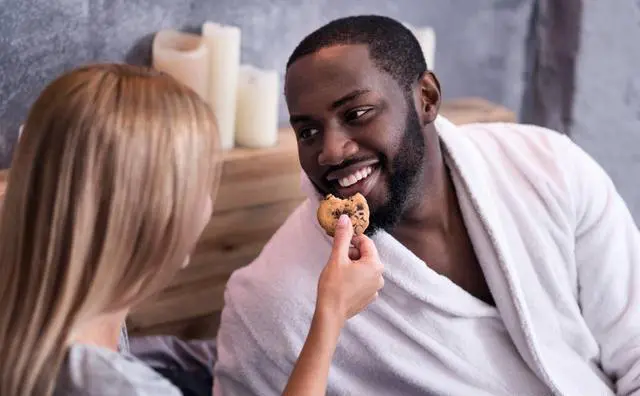 忤逆父母远嫁非洲，今回国求父母支助无果，什么办法可重获亲情？