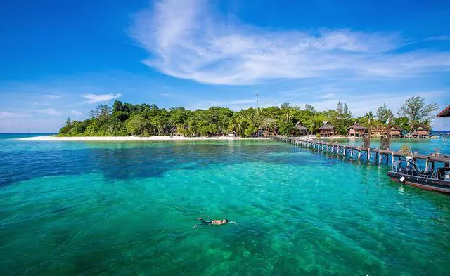 计划十月和十一月份去海边玩，有哪些好的地方推荐？