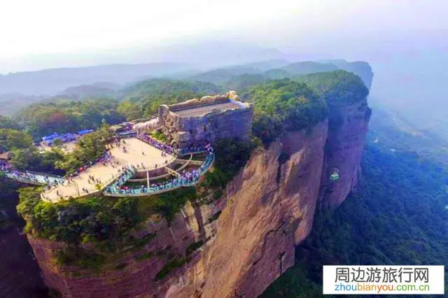 从成都到北京一路上有哪些好玩的地方？