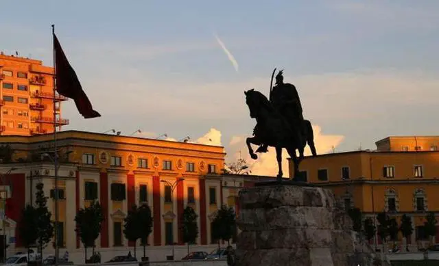 阿尔巴尼亚说什么语言？