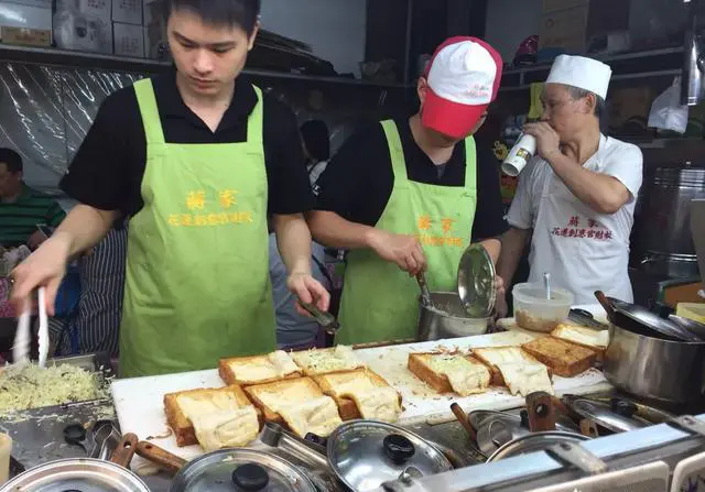 请问有什么必去的弯弯夜市推荐吗？