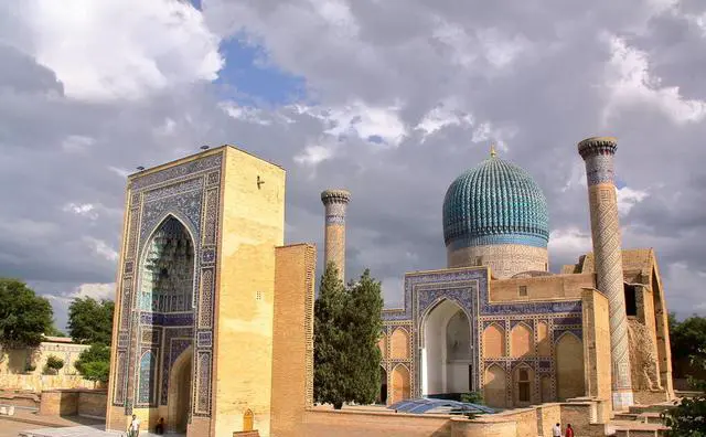 很多国家和地名的斯坦是什么意思？