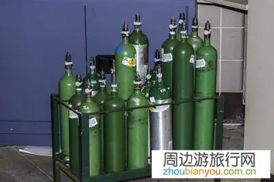 去高原自驾游，但高反严重。买个制氧机，车内弥漫式供氧，可行吗？怎样操作？