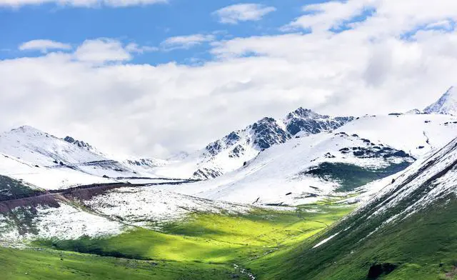 新疆的独库公路风景图