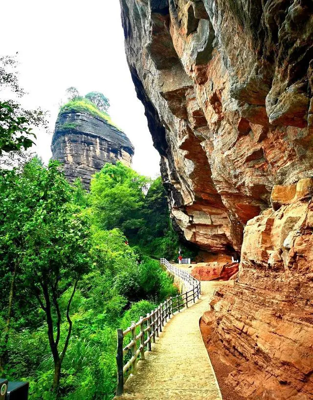 赣州的第一名山是什么山?在哪