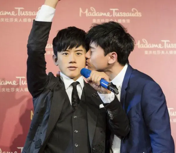 在北京呆一周，如何规划游玩线路？该玩哪些景点，吃哪些小吃呢？