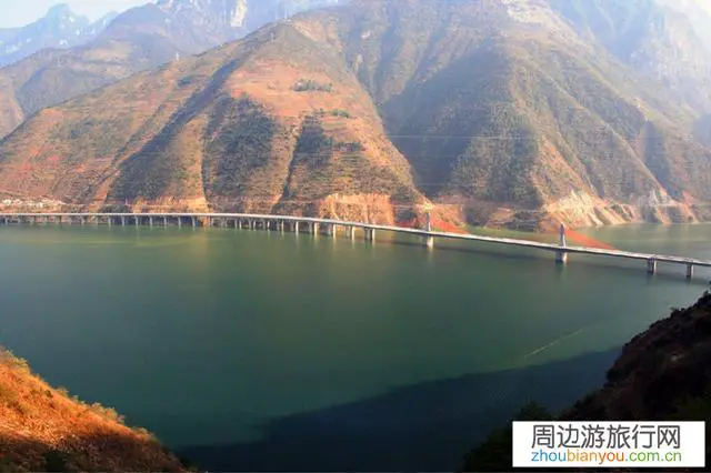 雅西高速被誉为云端上的高速公路，几月份去那里比较合适？有什么注意的吗？