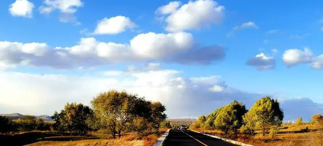 想带孩子去内蒙古看草原，从北京出发，去哪里看比较好？