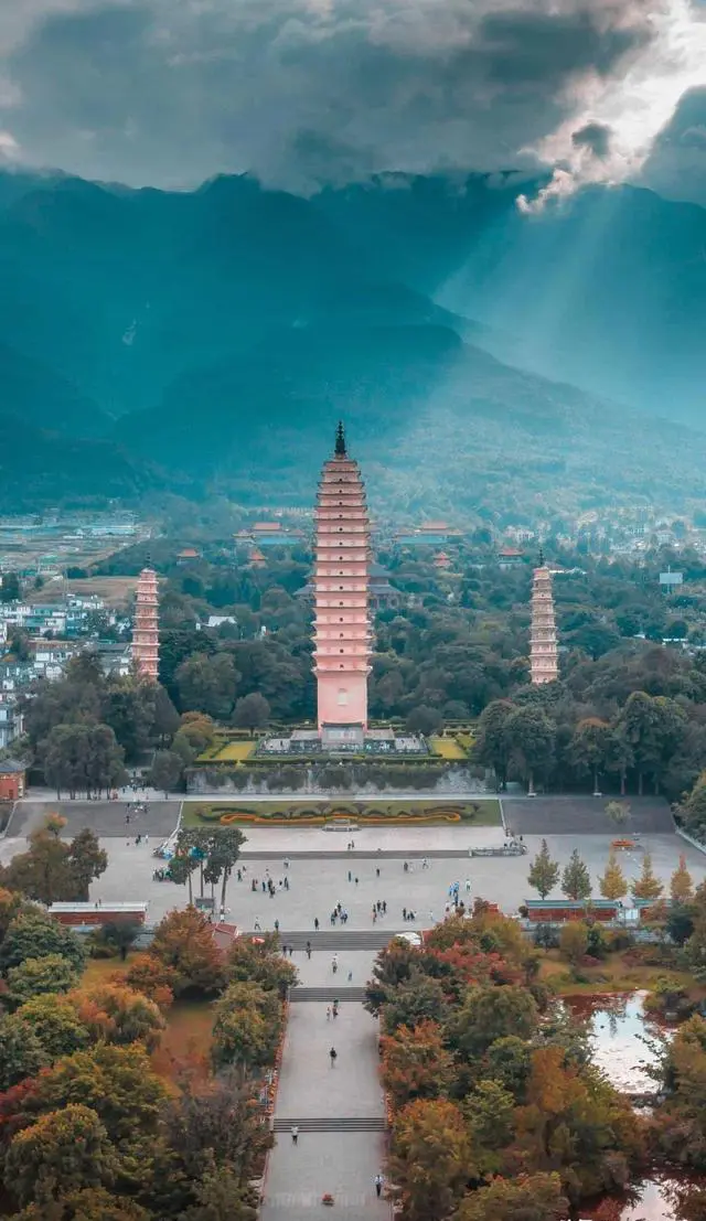 今年十一长假热点景区旅游的人会比去年多吗?大家预测一下?