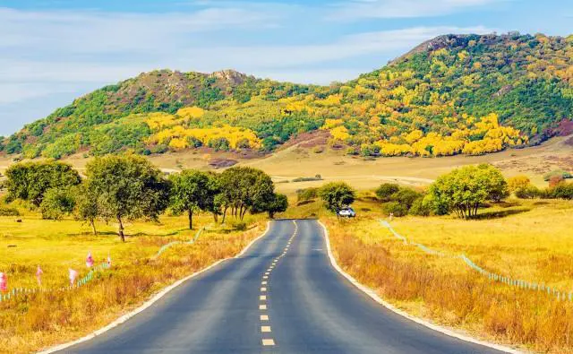 想带孩子去内蒙古看草原，从北京出发，去哪里看比较好？