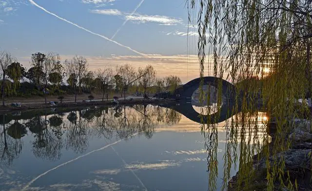 武汉木兰草原和木兰水镇哪个好玩？